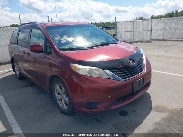 12657653 :رقم المزاد ، 5TDKK3DC1DS283780 vin ، 2013 Toyota Sienna Le 8 Passenger مزاد بيع