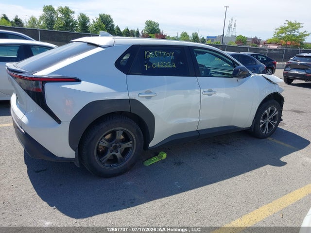 12657707 :رقم المزاد ، JTMABACA0PA042262 vin ، 2023 Toyota Bz4x Xle مزاد بيع