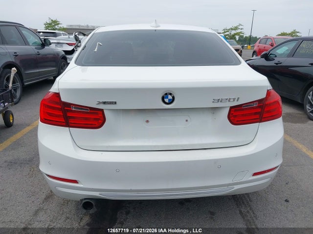 BMW 320i Xdrive 2014 WBA3C3G56ENS68792 Image 16