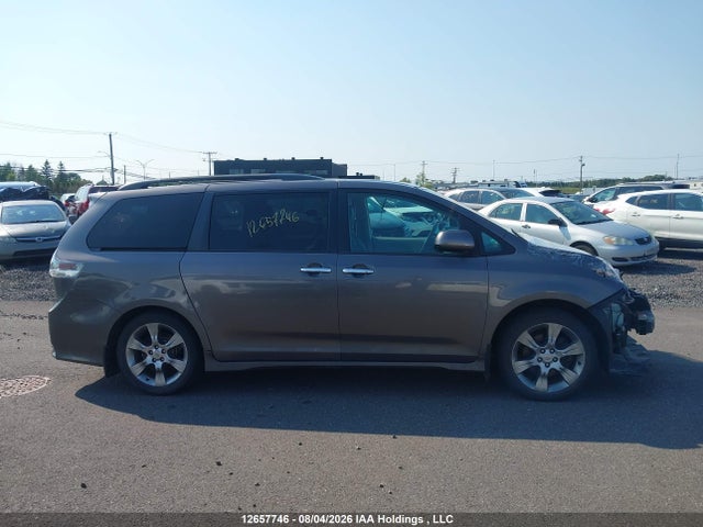 12657746 :رقم المزاد ، 5TDXK3DC8DS312083 vin ، 2013 Toyota Sienna Sport مزاد بيع