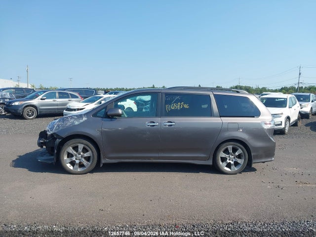 12657746 :رقم المزاد ، 5TDXK3DC8DS312083 vin ، 2013 Toyota Sienna Sport مزاد بيع