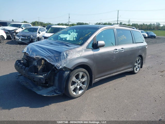 12657746 :رقم المزاد ، 5TDXK3DC8DS312083 vin ، 2013 Toyota Sienna Sport مزاد بيع