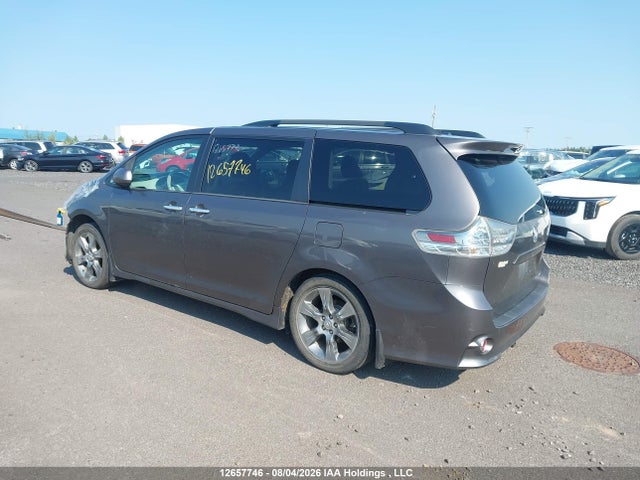 12657746 :رقم المزاد ، 5TDXK3DC8DS312083 vin ، 2013 Toyota Sienna Sport مزاد بيع