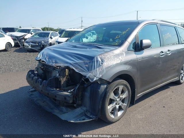 12657746 :رقم المزاد ، 5TDXK3DC8DS312083 vin ، 2013 Toyota Sienna Sport مزاد بيع