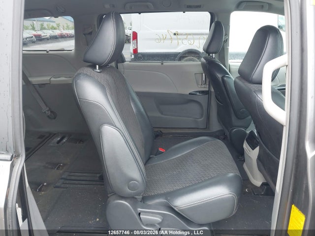 12657746 :رقم المزاد ، 5TDXK3DC8DS312083 vin ، 2013 Toyota Sienna Sport مزاد بيع