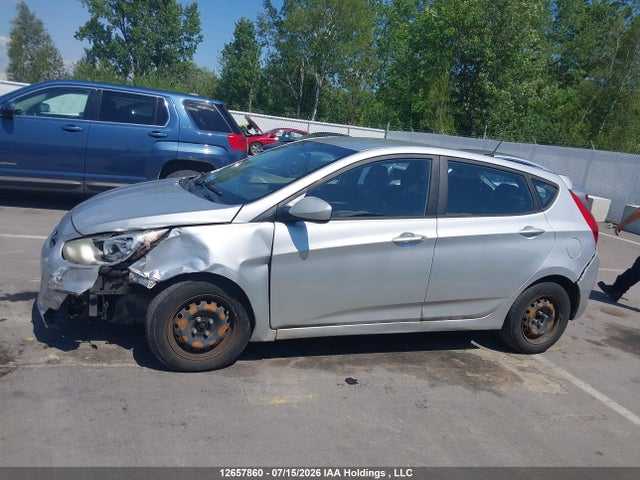 2013 Hyundai Accent Gls/gs მანქანა იყიდება აუქციონზე, vin: KMHCT5AE8DU134731, აუქციონის ნომერი: 12657860