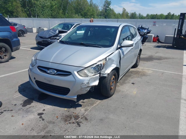 2013 Hyundai Accent Gls/gs მანქანა იყიდება აუქციონზე, vin: KMHCT5AE8DU134731, აუქციონის ნომერი: 12657860