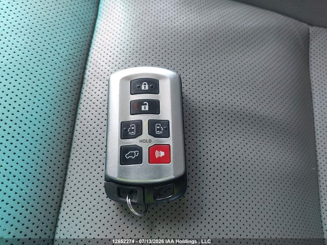 12652274 :رقم المزاد ، 5TDDK3DC5FS094612 vin ، 2015 Toyota Sienna Xle 7 Passenger مزاد بيع
