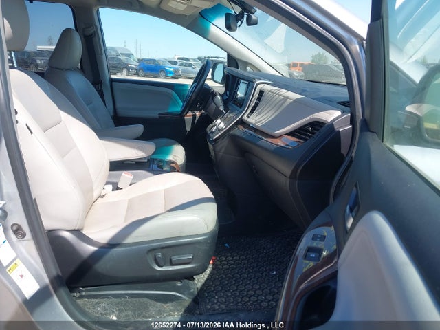 12652274 :رقم المزاد ، 5TDDK3DC5FS094612 vin ، 2015 Toyota Sienna Xle 7 Passenger مزاد بيع