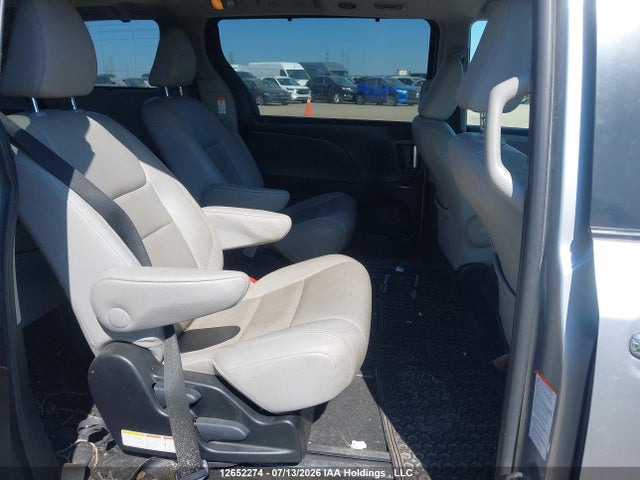 12652274 :رقم المزاد ، 5TDDK3DC5FS094612 vin ، 2015 Toyota Sienna Xle 7 Passenger مزاد بيع