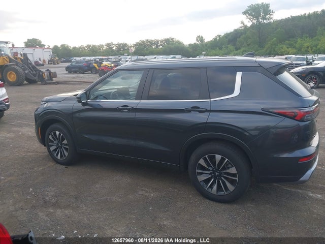 2026 Mitsubishi Outlander Le S-awc/se S-awc/sel S-awc მანქანა იყიდება აუქციონზე, vin: JA4J4VAB1TZ605998, აუქციონის ნომერი: 12657960