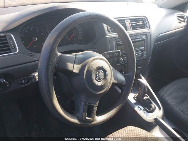2014 Volkswagen Jetta 2.0l Trendline+ მანქანა იყიდება აუქციონზე, vin: 3VW2K7AJ7EM248704, აუქციონის ნომერი: 12658040