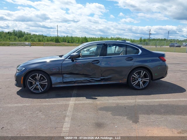BMW 330xe 2022 WBA5P9C02NFM11631 Image 14
