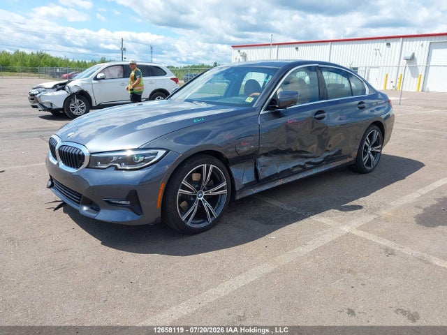 BMW 330xe 2022 WBA5P9C02NFM11631 Image 2