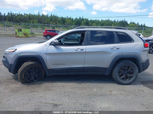 2016 Jeep Cherokee Trailhawk მანქანა იყიდება აუქციონზე, vin: 1C4PJMBS1GW365974, აუქციონის ნომერი: 12658215