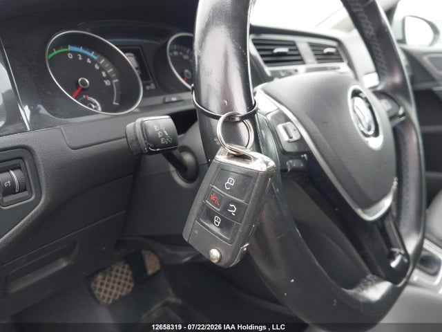2017 Volkswagen E-golf Sel Premium მანქანა იყიდება აუქციონზე, vin: WVWPR7AU4HW951891, აუქციონის ნომერი: 12658319