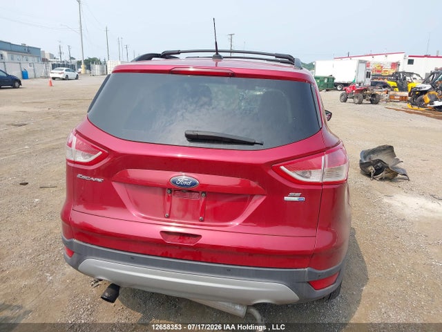 1FMCU9G9XFUC48246 Ford ESCAPE SE