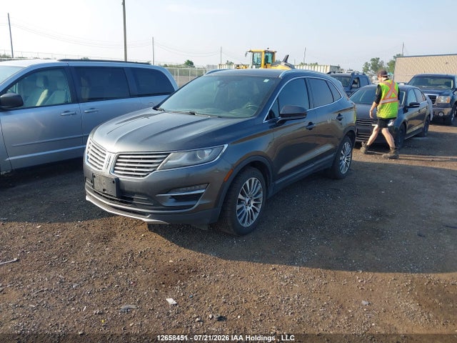 Lincoln MKC 2017 5LMCJ3D98HUL62661 Image 2