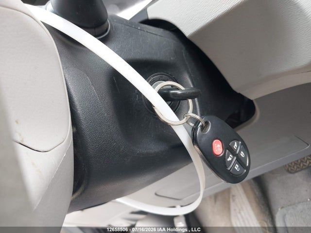 12658506 :رقم المزاد ، 5TDKK3DC3BS108282 vin ، 2011 Toyota Sienna Le 8 Passenger مزاد بيع