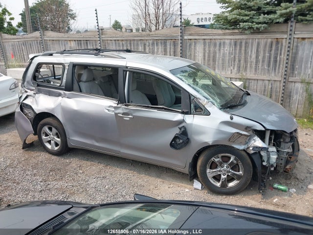 12658506 :رقم المزاد ، 5TDKK3DC3BS108282 vin ، 2011 Toyota Sienna Le 8 Passenger مزاد بيع
