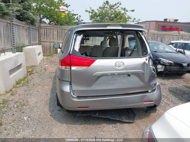12658506 :رقم المزاد ، 5TDKK3DC3BS108282 vin ، 2011 Toyota Sienna Le 8 Passenger مزاد بيع