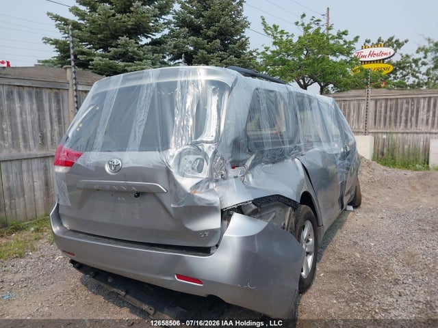 12658506 :رقم المزاد ، 5TDKK3DC3BS108282 vin ، 2011 Toyota Sienna Le 8 Passenger مزاد بيع