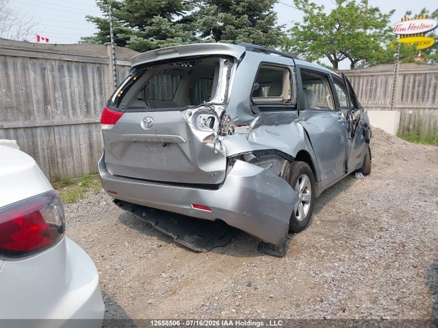 12658506 :رقم المزاد ، 5TDKK3DC3BS108282 vin ، 2011 Toyota Sienna Le 8 Passenger مزاد بيع