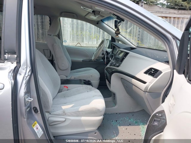 12658506 :رقم المزاد ، 5TDKK3DC3BS108282 vin ، 2011 Toyota Sienna Le 8 Passenger مزاد بيع