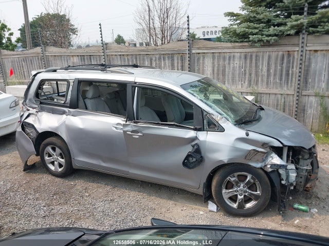 12658506 :رقم المزاد ، 5TDKK3DC3BS108282 vin ، 2011 Toyota Sienna Le 8 Passenger مزاد بيع