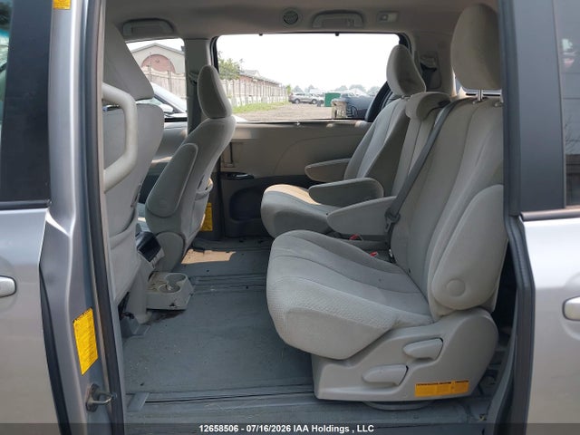 12658506 :رقم المزاد ، 5TDKK3DC3BS108282 vin ، 2011 Toyota Sienna Le 8 Passenger مزاد بيع