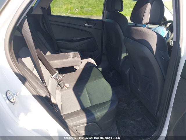 Продажа на аукционе авто 2018 Hyundai Tucson Base 2.0l, vin: KM8J2CA48JU721299, номер лота: 12632317