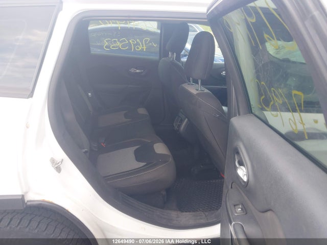 1C4PJMAB3FW769553 Jeep Cherokee Sport