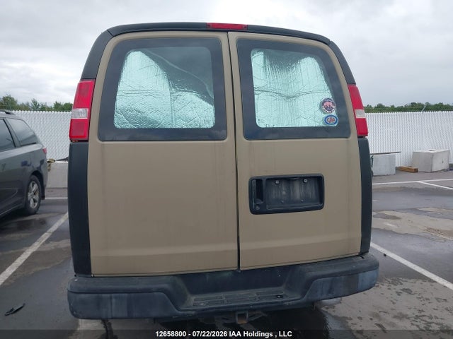 12658800 :رقم المزاد ، 1GCGG29V541156054 vin ، 2004 Chevrolet Express 2500 مزاد بيع