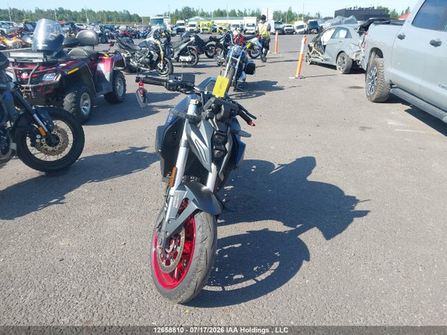 Suzuki Gsx800 R 2025 JS1EM11B4S7100218 Image 5