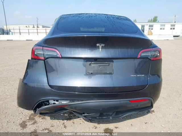 Tesla Model Y 2024 7SAYGDEE0RF079620 Image 17