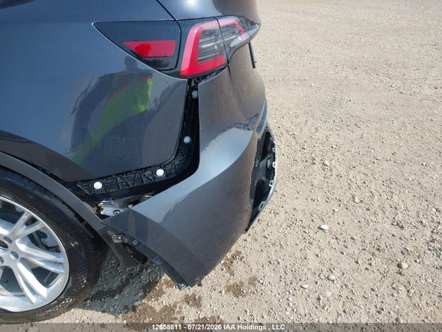 Tesla Model Y 2024 7SAYGDEE0RF079620 Image 20