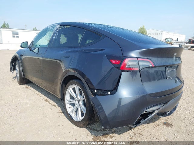 Tesla Model Y 2024 7SAYGDEE0RF079620 Image 3