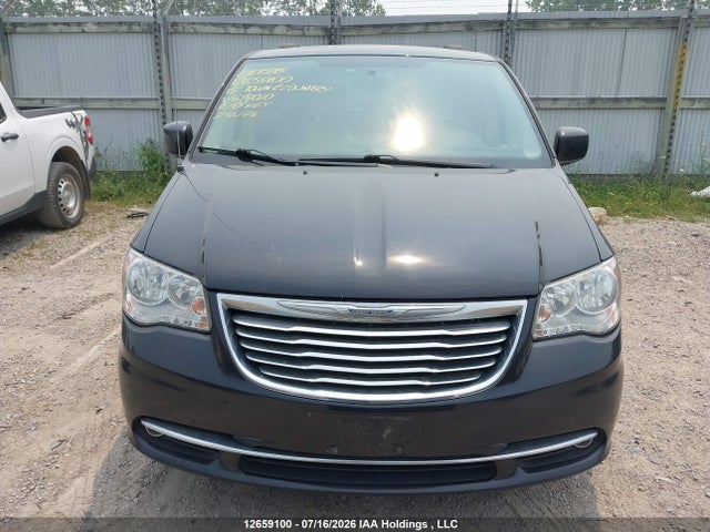 2015 Chrysler Town & Country Touring L მანქანა იყიდება აუქციონზე, vin: 2C4RC1CG2FR697070, აუქციონის ნომერი: 12659100