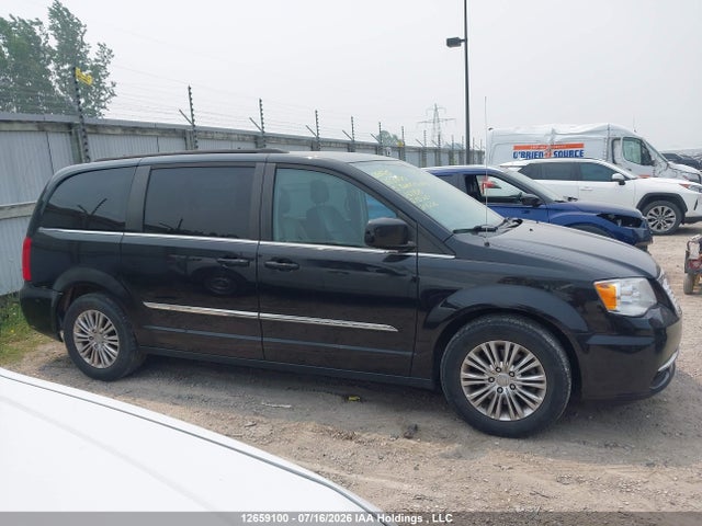 2015 Chrysler Town & Country Touring L მანქანა იყიდება აუქციონზე, vin: 2C4RC1CG2FR697070, აუქციონის ნომერი: 12659100