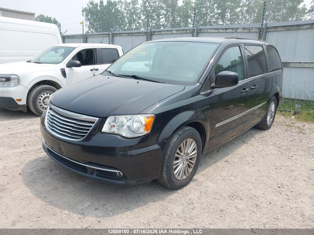 2015 Chrysler Town & Country Touring L მანქანა იყიდება აუქციონზე, vin: 2C4RC1CG2FR697070, აუქციონის ნომერი: 12659100