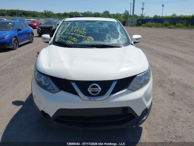 2017 Nissan Qashqai S/sl/sv მანქანა იყიდება აუქციონზე, vin: JN1BJ1CR2HW119766, აუქციონის ნომერი: 12659342