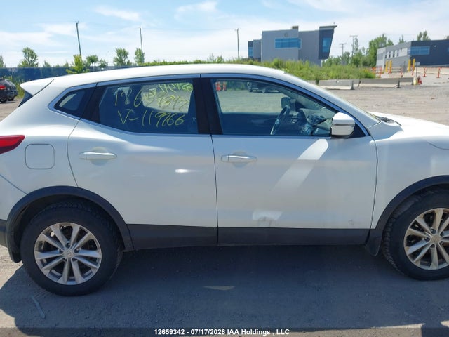 2017 Nissan Qashqai S/sl/sv მანქანა იყიდება აუქციონზე, vin: JN1BJ1CR2HW119766, აუქციონის ნომერი: 12659342
