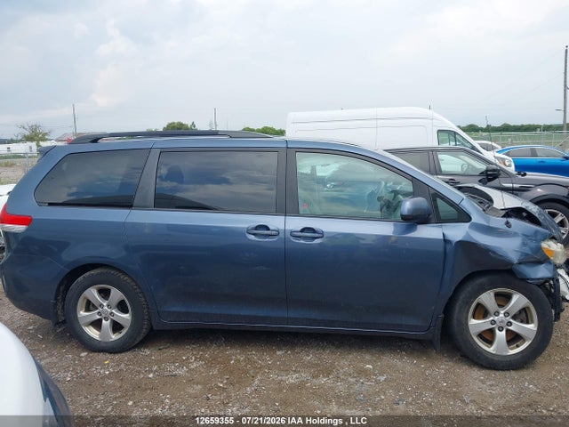 2014 Toyota Sienna Le 8 Passenger მანქანა იყიდება აუქციონზე, vin: 5TDKK3DC6ES423436, აუქციონის ნომერი: 12659355