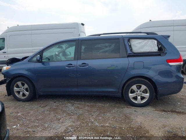 2014 Toyota Sienna Le 8 Passenger მანქანა იყიდება აუქციონზე, vin: 5TDKK3DC6ES423436, აუქციონის ნომერი: 12659355