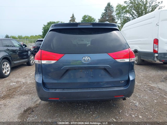 2014 Toyota Sienna Le 8 Passenger მანქანა იყიდება აუქციონზე, vin: 5TDKK3DC6ES423436, აუქციონის ნომერი: 12659355