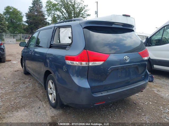 2014 Toyota Sienna Le 8 Passenger მანქანა იყიდება აუქციონზე, vin: 5TDKK3DC6ES423436, აუქციონის ნომერი: 12659355