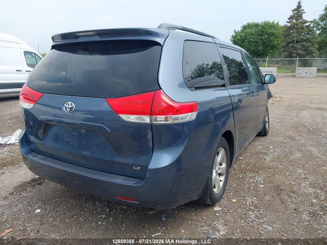 2014 Toyota Sienna Le 8 Passenger მანქანა იყიდება აუქციონზე, vin: 5TDKK3DC6ES423436, აუქციონის ნომერი: 12659355
