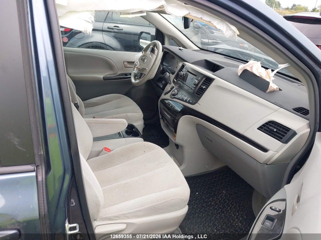 2014 Toyota Sienna Le 8 Passenger მანქანა იყიდება აუქციონზე, vin: 5TDKK3DC6ES423436, აუქციონის ნომერი: 12659355