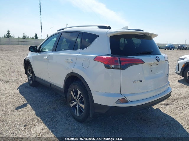 Toyota RAV4 LE 2018 2T3BFREV3JW696530 Image 3