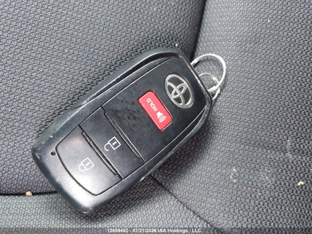 7MUCAABG0PV044085 Toyota Corolla Cross Le